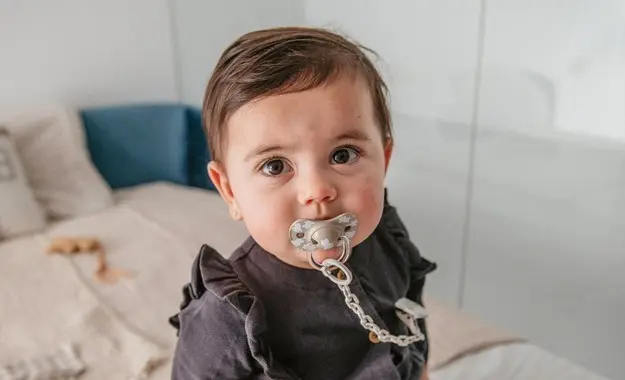 Smoczek fizjologiczny czy anatomiczny? Jak wybrać model SX Pro dopasowany do dziecka