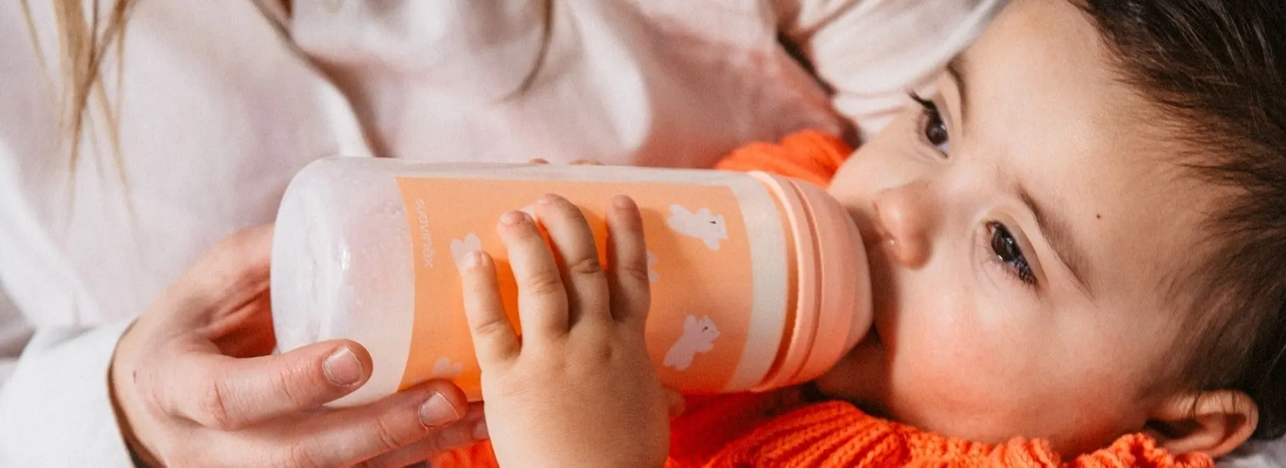 Mama wraca do gry. Jak nauczyć dziecko picia z butelki po miesiącach samej piersi?